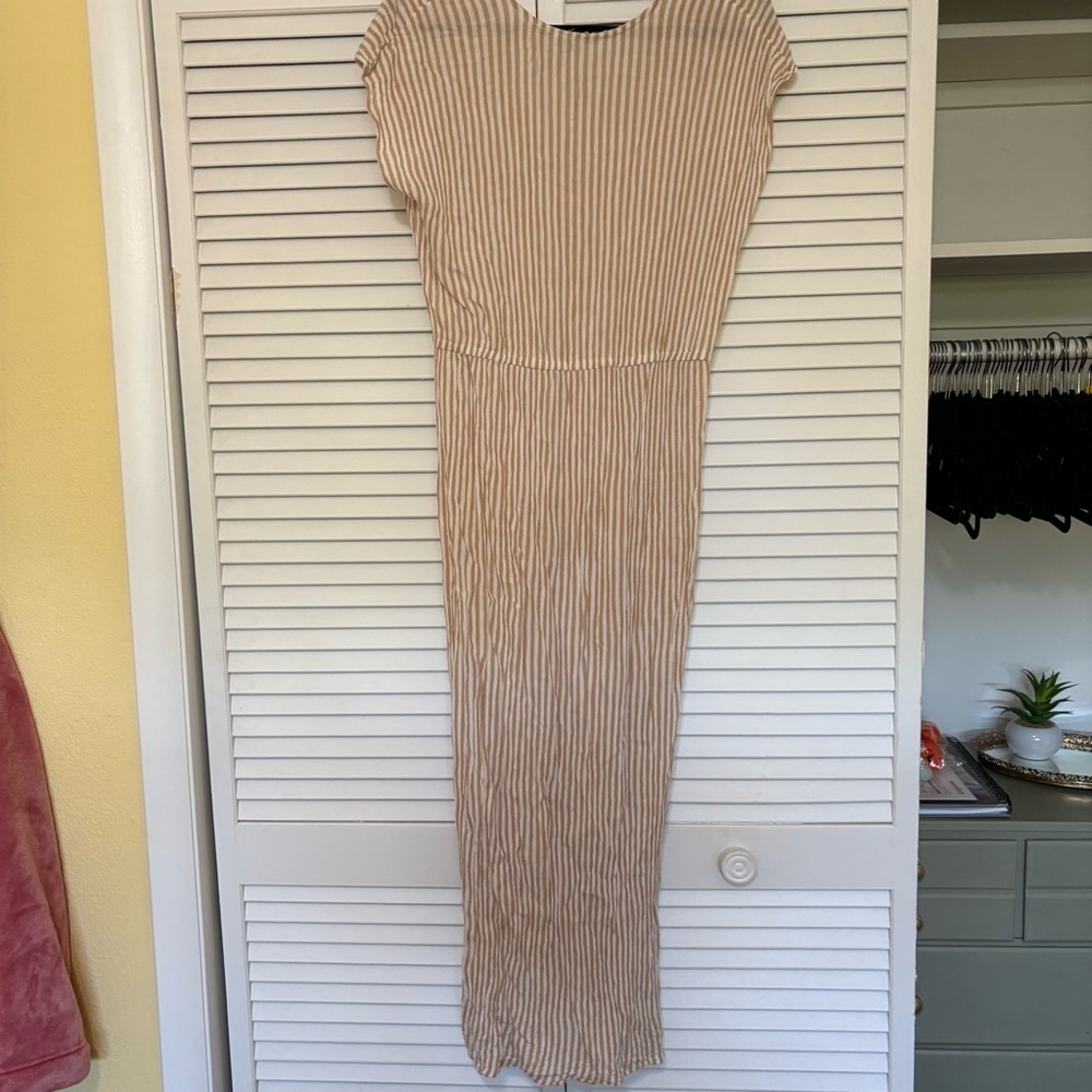 Blue Island Tan and White Striped Top - Picture 2 of 3